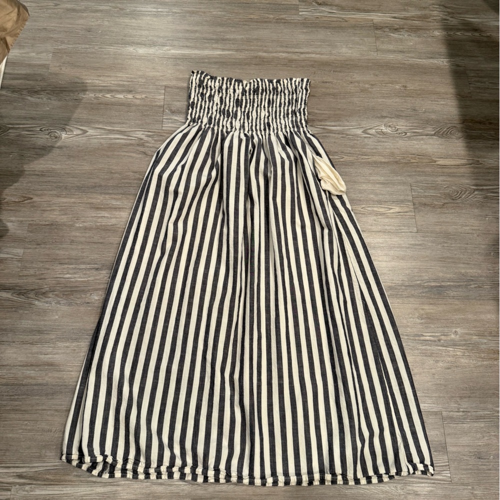 Universal threads Striped Black and White Maxi dress